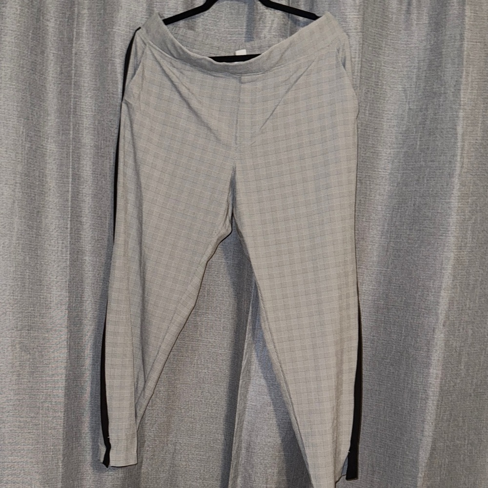 Athtleta Brooklyn Plaid Ankle Pant Lightweight Black/White Gray
